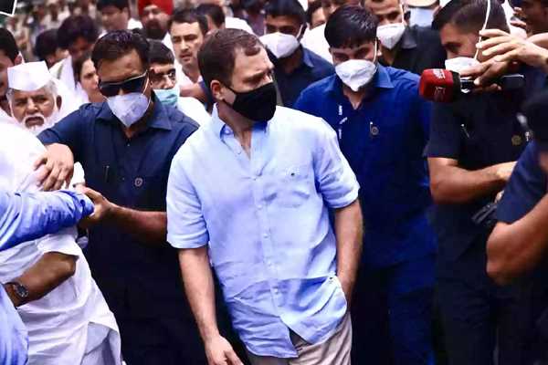 ईडी ने राहुल गांधी का अनुरोध स्वीकार किया, अब सोमवार को होगी पूछताछ